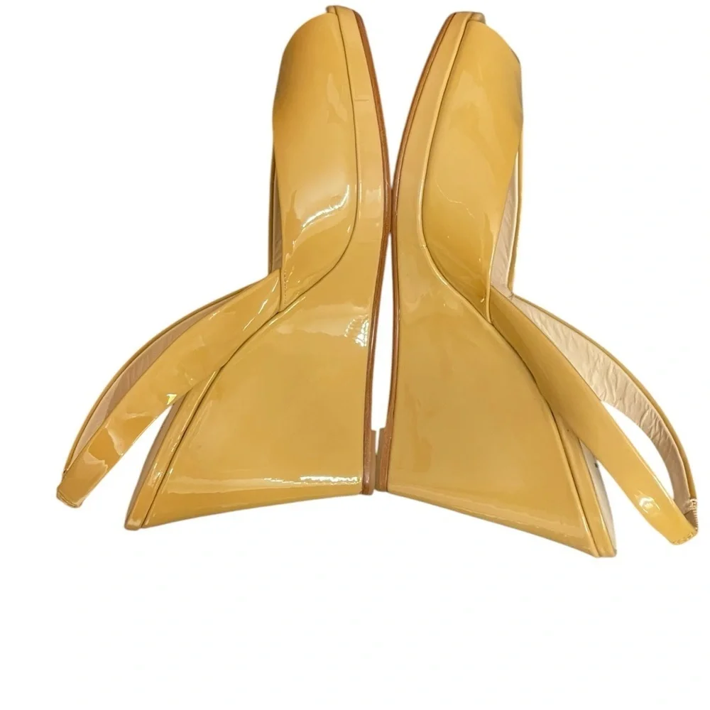 MICHAEL KORS Tan Patent
Leather 4" High Wedge Open Toe
Slingback Shoes size 7.5M - Picture 6 of 13